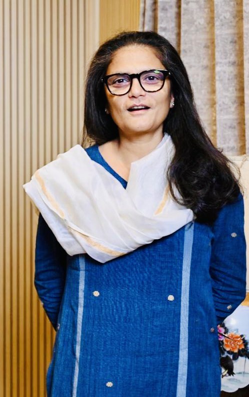 SushmitaDev25's tweet photo. Thank my sister @bdevdube for the lovely Assam #handloom kurta… 

White and gold is ofcourse Keralam… https://t.co/2pff3qSadw
