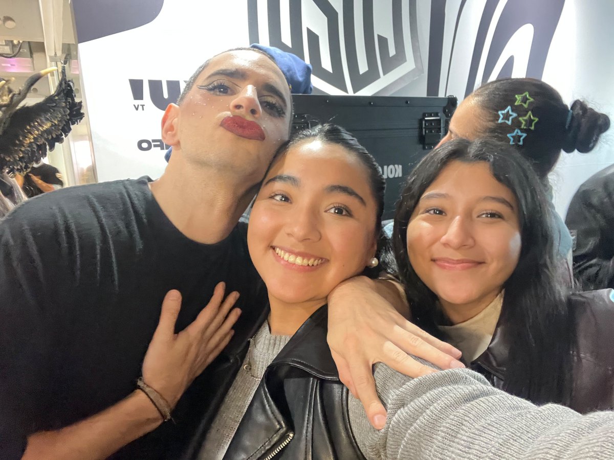 SoledadChoque12's tweet photo. Con el famoso más random. Mis hijas en junio 😻 
@patriayfamilia_ https://t.co/zYMB9MC4cX