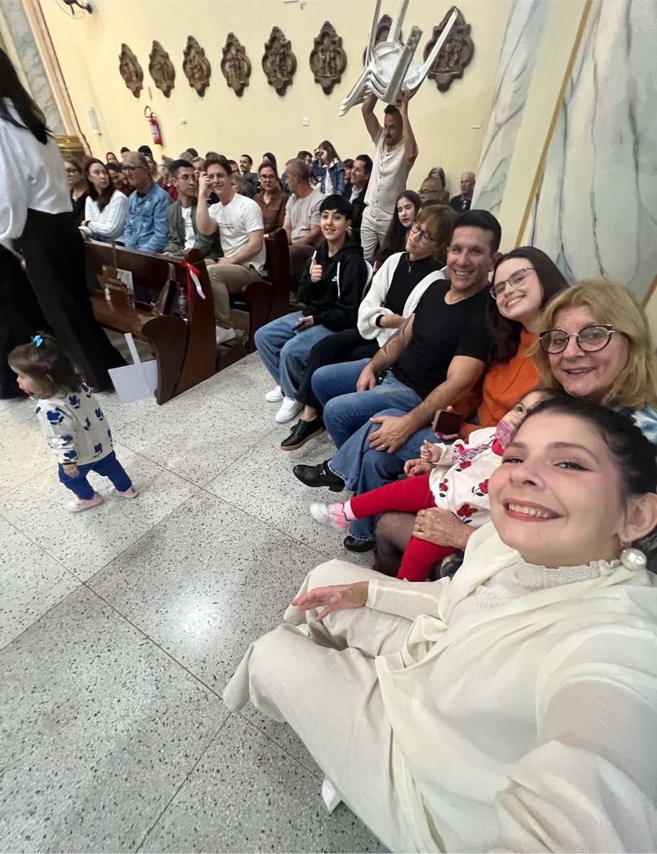 bjodaglai's tweet photo. eu e minha família de ateu e macumbeiro na igreja pq uma das nossas crianças resolveu fazer crisma e a gente prega a liberdade religiosa na família vamo ki vamo https://t.co/SlcVRHH9NB