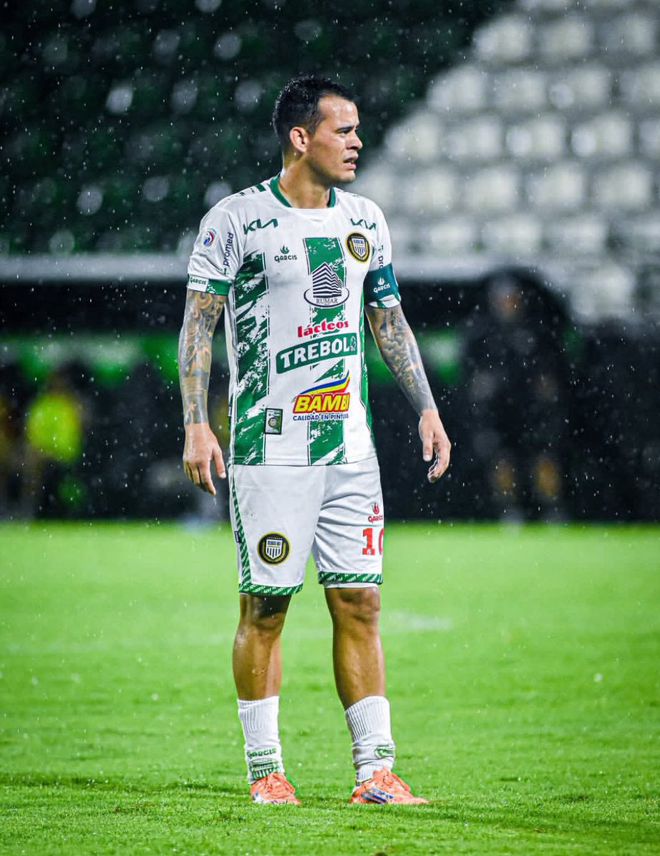 FALG1080am's tweet photo. 🔥 ¡ARRANCA LA FECHA 4 DEL CLAUSURA!

⚽️ Rubio Ñu recibe a Recoleta en un duelo con mucho en juego.

El Laureado busca salir de la zona roja, mientras que el Canario quiere sumar una victoria antes de viajar a Argentina.

🎙️ Relata: @JorgeCazal1
🎙️ Comenta: @sosajorge1982
🎧 Cronista: @GermanTillner
📻 Mesa informativa: @Insfranglz

#AM1080 📻
