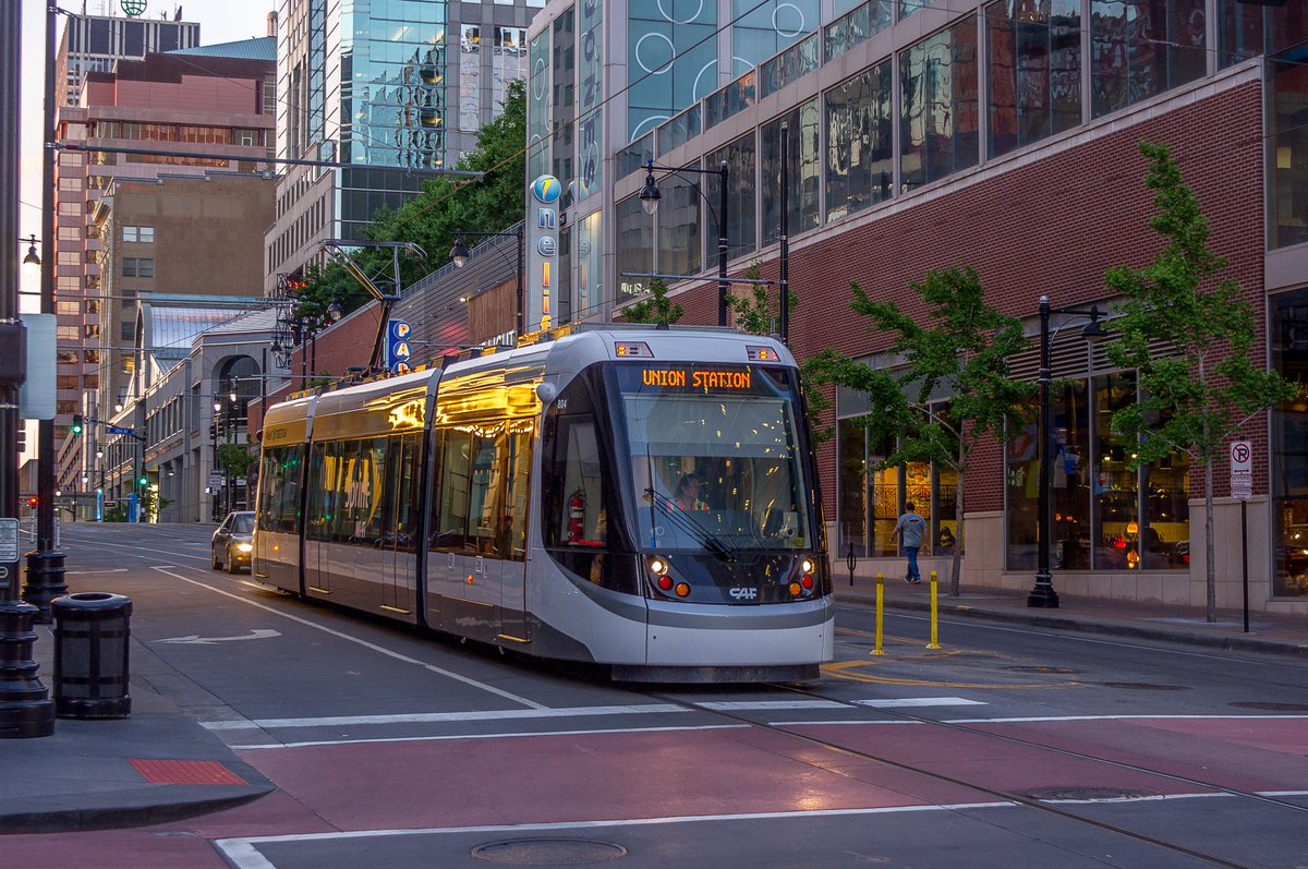himbo_urbanist's tweet photo. This is incredible. KC loves its Streetcar man, nearly TRIPLING ridership from before the pandemic. When are they going to build the East-West line? https://t.co/WTDhLf4gq7