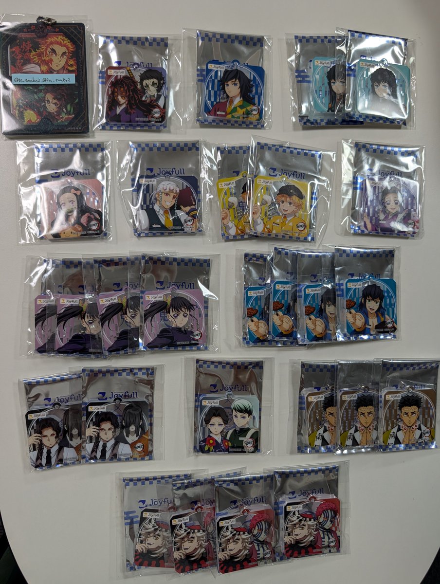 u_souko2's tweet photo. 鬼滅の刃 ジョイフル 郵送交換
①アクリルキーホルダー 
②クリアファイル 
③ライトアップポスター
【激求】①煉獄(友人分複数募集)
【微求】①炭治郎、伊黒、実弥
　　　②シークレット、柱集合
【譲】写真のもの

①の最上段と③義勇は①煉獄との1:1のみ
それ以外は🔥のみ1:2の比率違い可。
異種可 https://t.co/oIGSkTTXdy