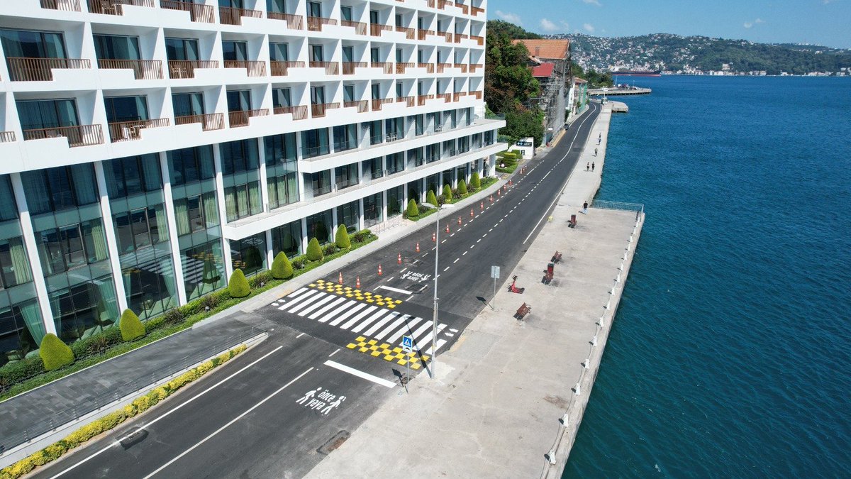 IbbYolYapim's tweet photo. 📍 Sarıyer | Haydar Aliyev Caddesi
Boğaz'ın kıyısında, İstanbul'a yakışan yollar...✨️

🎬Sarıyer Haydar Aliyev Caddesi'nde gerçekleştirdiğimiz yol yenileme çalışmaları kapsamında toplam 8.475 ton asfalt serimi tamamladık.💫

Daha güvenli, daha konforlu ve daha dayanıklı ulaşım altyapısı için İstanbul'un dört bir yanında çalışmalarımızı sürdürüyoruz.🫶

@istanbulbld
#Sarıyer #Asfalt #İBB
