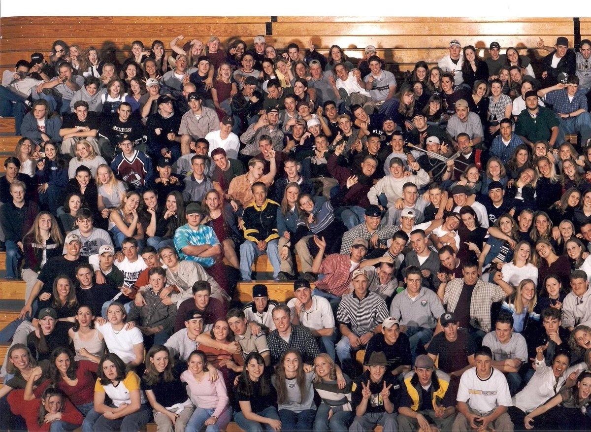 mrwinner55's tweet photo. Columbine High School Class of 1999, taken two weeks before the massacre. https://t.co/PPP3F5hjGh
