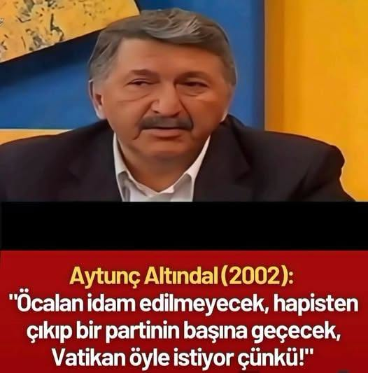 TOPRAK_2_'s tweet photo. Suikast Sonucu Zehirlenerek Öldürülen Aytunç Altındal'ın İstihbarat Açıklaması ; Terörist Başı Abdullah Öcalan'ın Vatikana Mektup Yazıp " Kendilerinin İseviliğe Yakın Olduğunu , Türk ve Müslüman Barbarlığını Bu Topraklarda Sonlandıracaklarını " Bize Yardım Etmeniz Karşılığında Herşeyi Yapacağını Yazdığını Anlatmıştı.. Yani Apo İti Vatikan'a Türk ve Müslüman Barbarlığını Terör ile Bu Şekilde Bitirip Türkiye'yi Paramparça Ederek Sizlere Hizmet Etmek İstiyoruz Bize Yardım Edin Diyor.. ve Bir El Devreye Giriyor İdam Edilmiyor.. Şimdilerde ise Kimler Kimlerle Beraber Türk Milleti Görüyor.. BU TOPRAKLARDAN TÜRKLÜĞÜ VE İSLAMİYETİ KİMLER KALDIRMAK İSTİYORMUŞ GÖRSÜN BÜTÜN TÜRKİYE!!!!!!
https://t.co/QBao15XWQA