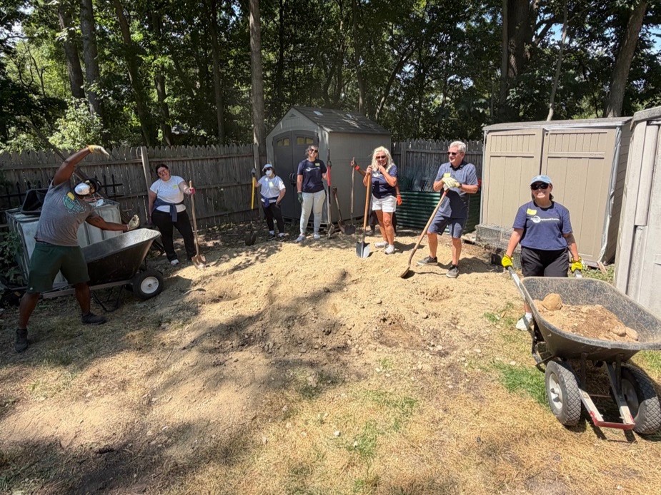 DetroitChamber's tweet photo. This week, Chamber staff volunteered at the Living and Learning Enrichment Center, which provides social, work-based, and community engagement for people with disabilities. 

Learn more about their mission at:
https://t.co/GcALUU8BhQ https://t.co/HwXWxMeHIB