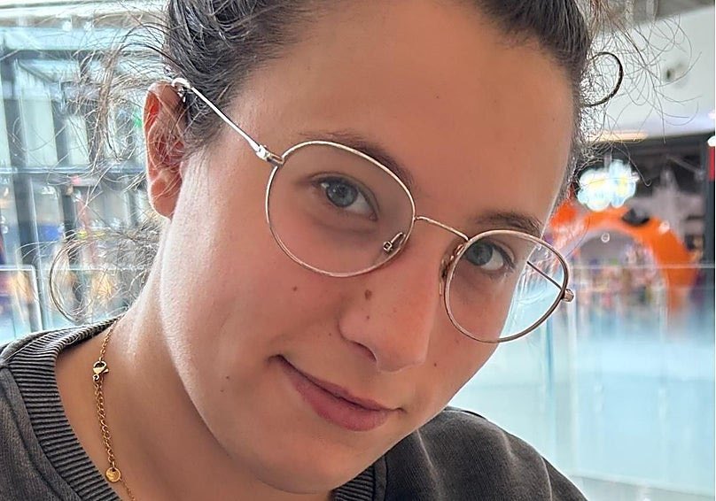 dptr22's tweet photo. Paula S.M., española de 27 años y voluntaria de #CruzRoja, ha sido asesinada por su pareja magrebí, Nabil.
¿Ningún tuit para ella?
Para @sanchezcastejon hay víctimas de primera y de segunda.
Paula es de las de segunda.