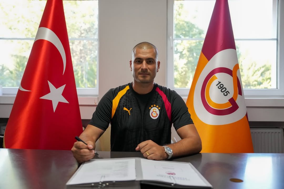 forzacimbom's tweet photo. Eren Derdiyok, Galatasaray U17 takımının teknik direktörü oldu. https://t.co/nweoPntSec