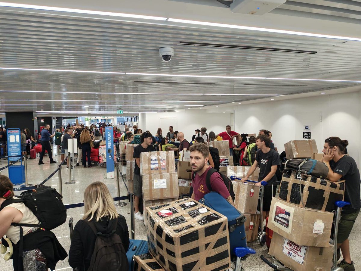 jorgecepero's tweet photo. Parte desde Italia 3er Convoy organizado por campaña #LetCubaBreathe, con medicamentos, insumos médico-sanitarios y leche en polvo destinados a instituciones pediátricas, así como materiales escolares y deportivos.

#CubaNoEstáSola, es la respuesta solidaria vs bloqueo genocida. https://t.co/r8oTzSqp65