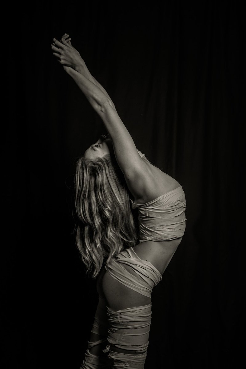 TatiShegai's tweet photo. QT your black &amp; white🖤🤍 https://t.co/Da6JLbOJLE