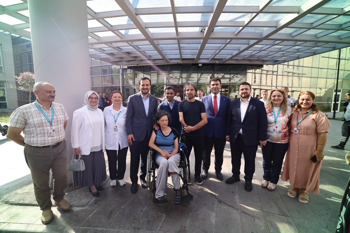 AKBahcelievler's tweet photo. İlçe Başkanımız Sn. Mimar Emrah Parlak, İl Başkanımız Sn. @abdullahozdemir ve Bağcılar Belediye Başkanımız Sn. @yasinyildizbb ile birlikte İstanbul Fizik Tedavi ve Rehabilitasyon Hastanesi’ni ziyaret etti.

​Hastanede tedavi gören vatandaşlarımız ve hasta yakınlarıyla bir araya gelerek geçmiş olsun dileklerini ileten teşkilatımız, hastalarımızın durumu hakkında yetkililerden bilgi aldı.

​Tedavi gören tüm hastalarımıza acil şifalar diliyoruz.