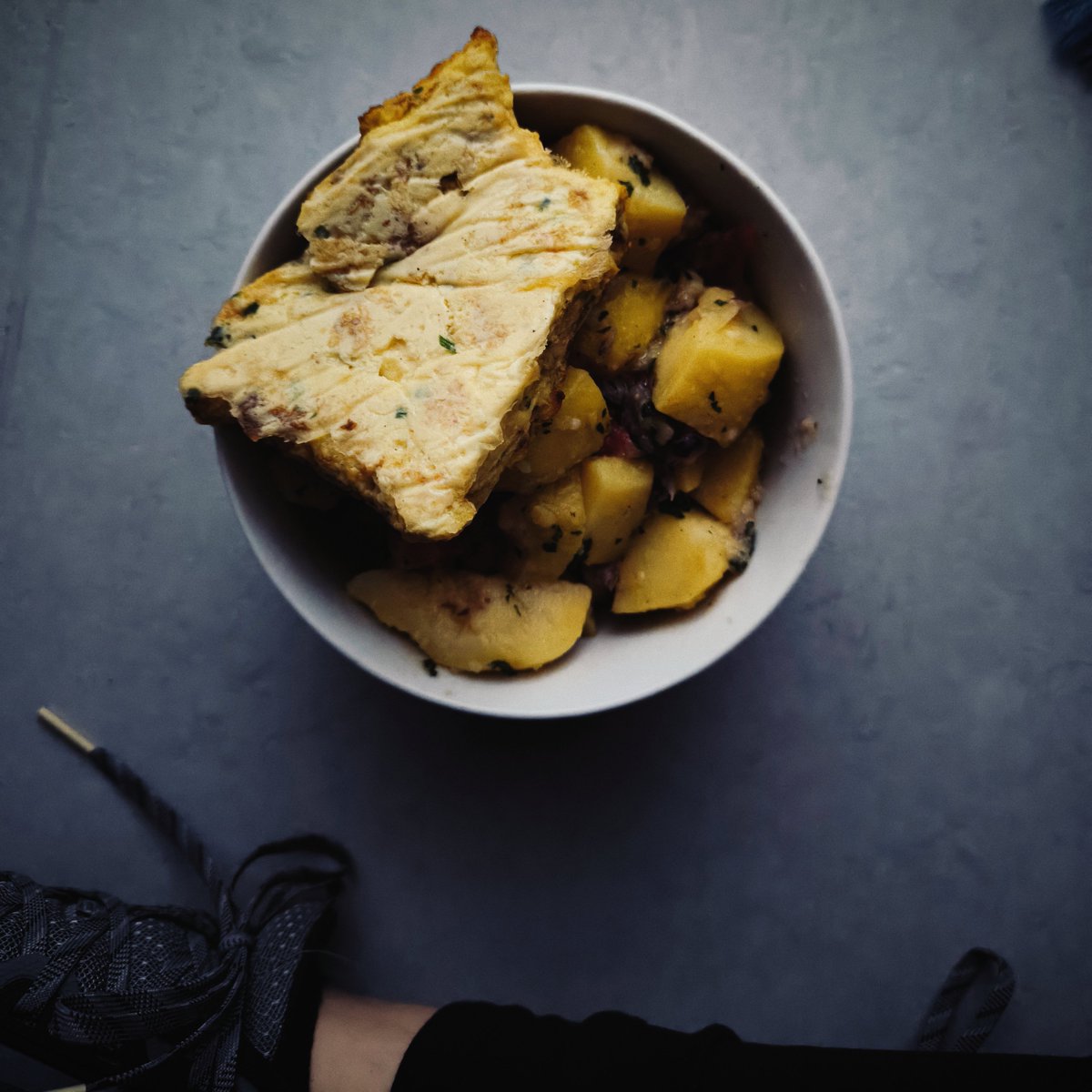 Fading_Saturn's tweet photo. Pre-run breakfast of potatoes and omelette and a cute shark whale I made yesterday https://t.co/f39PiZvBVN