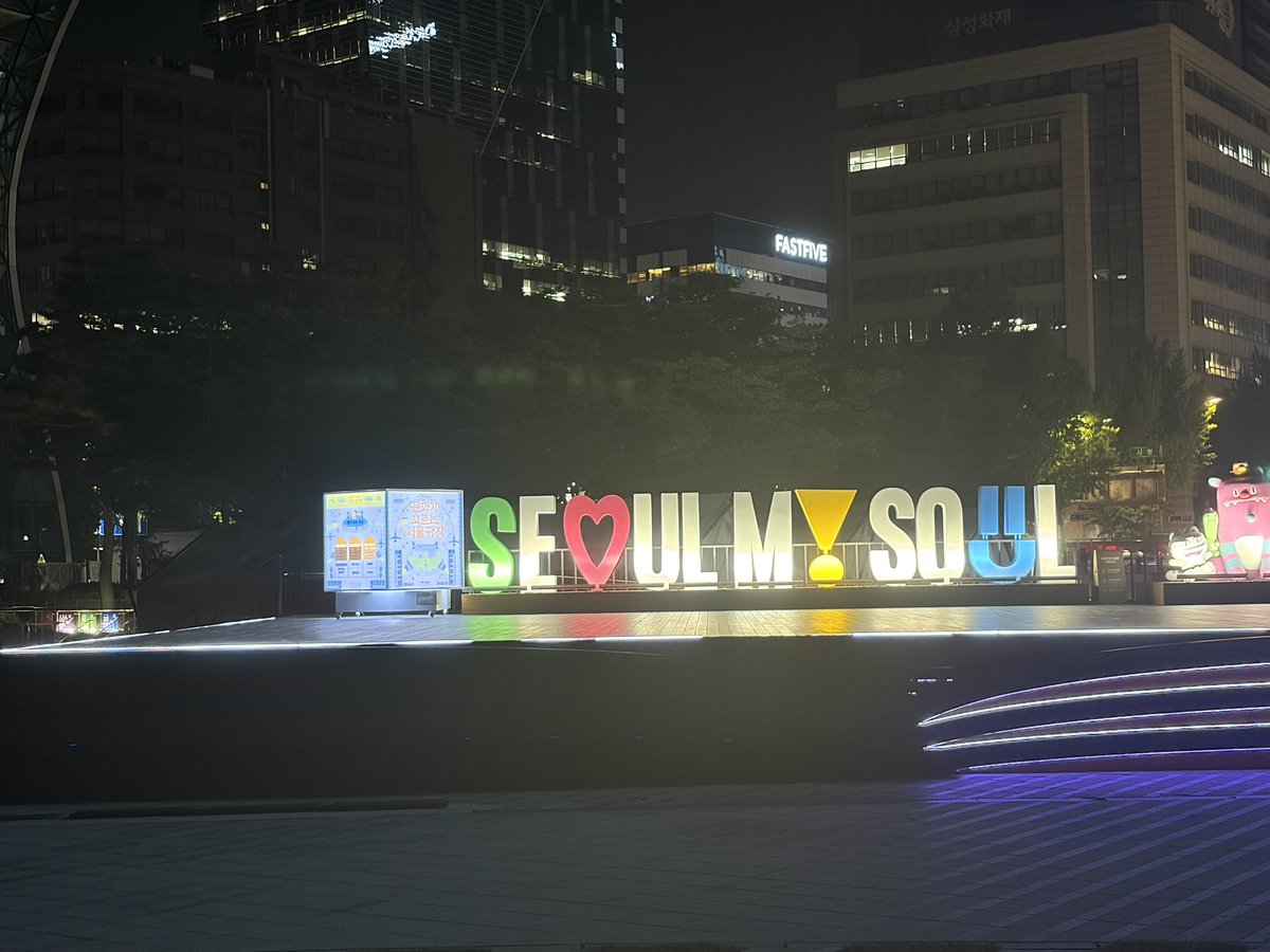 Chi_yo_346's tweet photo. 韓国1日目
韓国のオタクショップ徘徊してアトレティコの選手見れて満足 https://t.co/fVNy8xvbm4