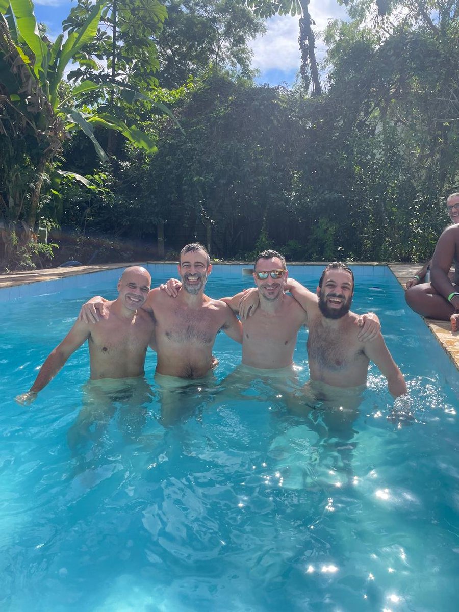 encontrodosoll's tweet photo. Mesmo no início do inverno, irradiamos tanta energia boa no nosso último Encontro que alguns até aproveitaram para entrar na piscina.

O Encontro do Sol é um coletivo independente, baseado no respeito, na liberdade e na convivência naturista.

Próximo evento: 19 de Setembro. https://t.co/ZjjK6yEqkU