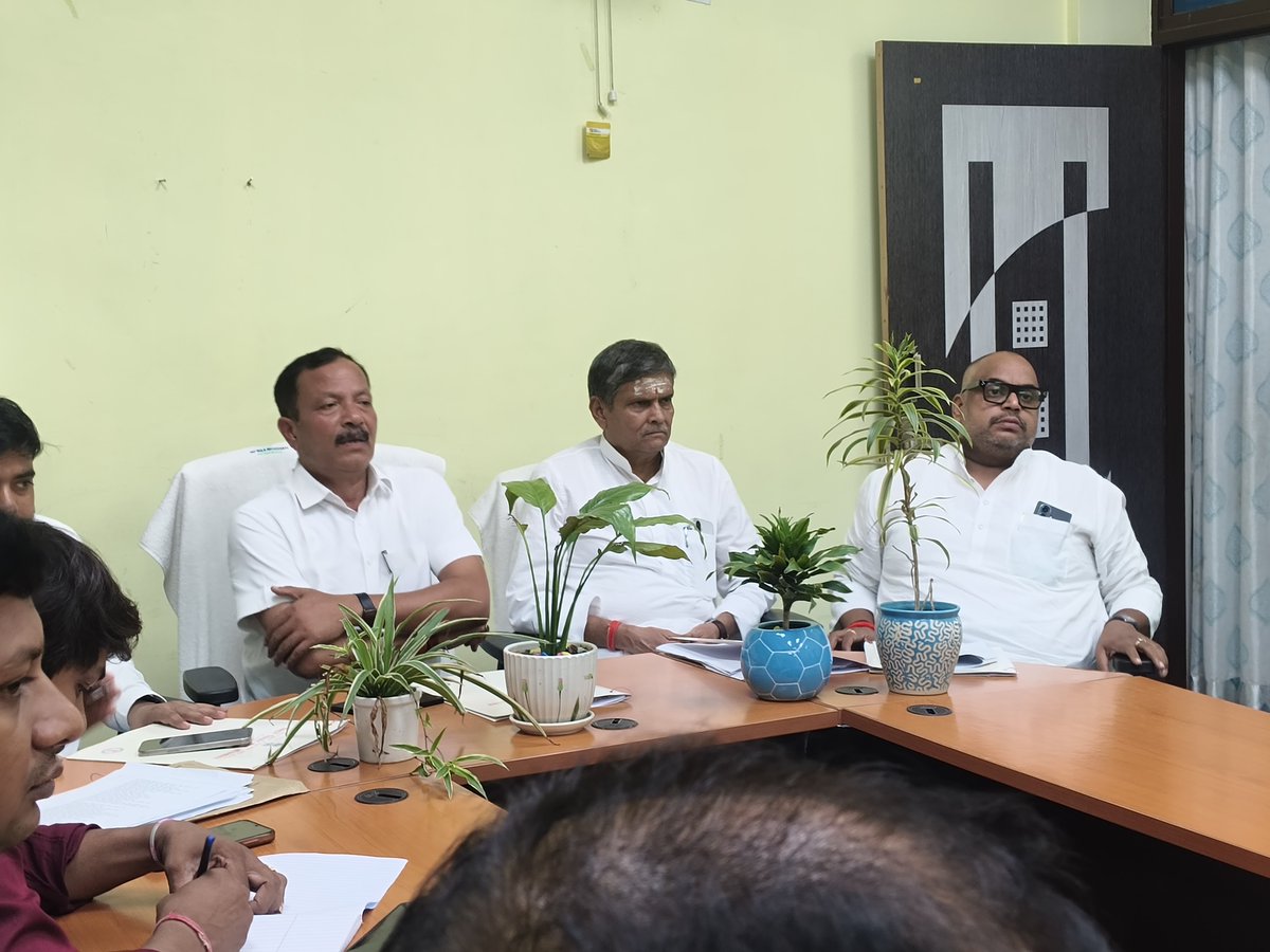 SanjayBjpBihar's tweet photo. आज गोपालगंज स्थित जिला अतिथि गृह में बिहार विधान परिषद की पर्यावरण संरक्षण एवं प्रदूषण नियंत्रण समिति की बैठक में सहभागिता की।बैठक में 37 विभागों के कार्यों की समीक्षा की गई तथा पर्यावरण संरक्षण, जल संरक्षण एवं जनहितकारी योजनाओं के प्रभावी क्रियान्वयन को लेकर आवश्यक सुझाव दिए गए। https://t.co/OSY3ORSiG8