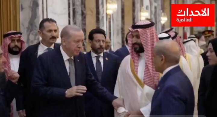 binhelal22570's tweet photo. أن يوقّع أول اتفاق دفاعي ثلاثي بين السعودية وتركيا وباكستان في مكة المكرمة يمنحه بعدا سياسيا ورمزيا يتجاوز الجغرافيا وكأنه يبعث برسالة أن التنسيق بين هذه الدول ينطلق من قلب العالم الإسلامي لا من عاصمة غربية أو مقر تحالف دولي.
#اتفاق_مكة https://t.co/3GzJhrsEyB