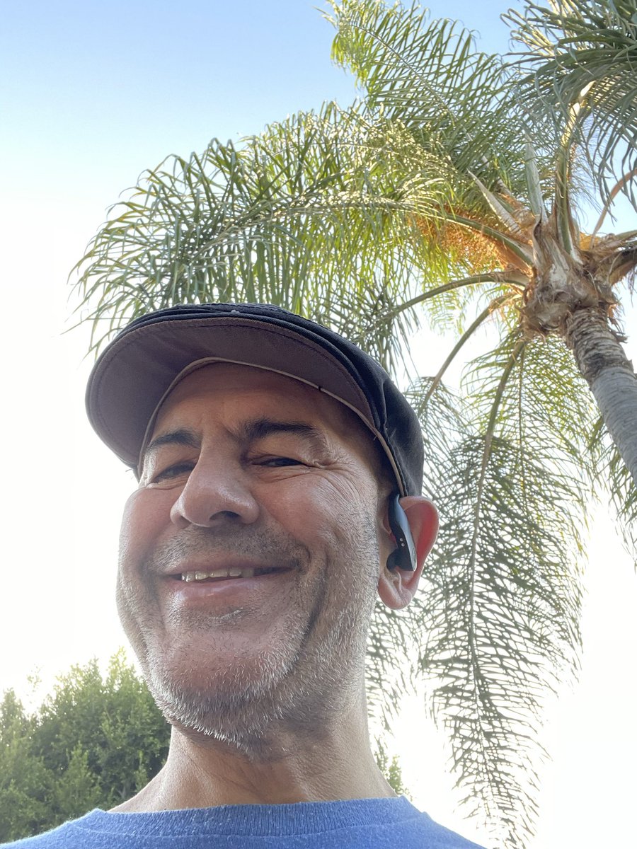 SimonMajumdar's tweet photo. Another walk around my bit of Los Angeles. This time I am listening to the bands that I used to listen to when I was 15-18. The Stranglers, The Buzzcocks, The Ruts, of course The Clash and many others. As good now as when I used to see them. https://t.co/kcB47vZMMM