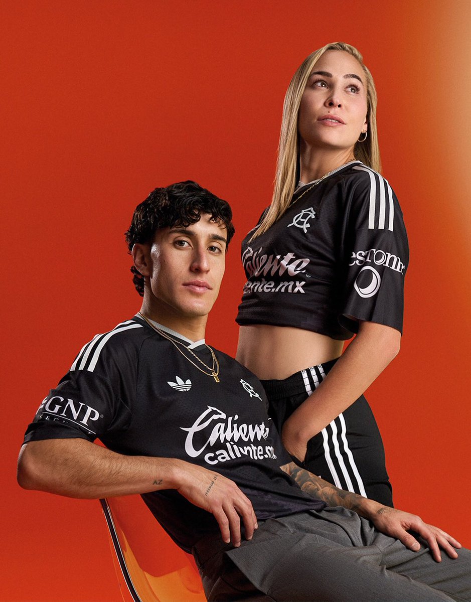 tudimebeto's tweet photo. La neta es una de las playeras más hermosas en la historia del América😮‍💨🖤🦅 https://t.co/DqPoCsCNxm