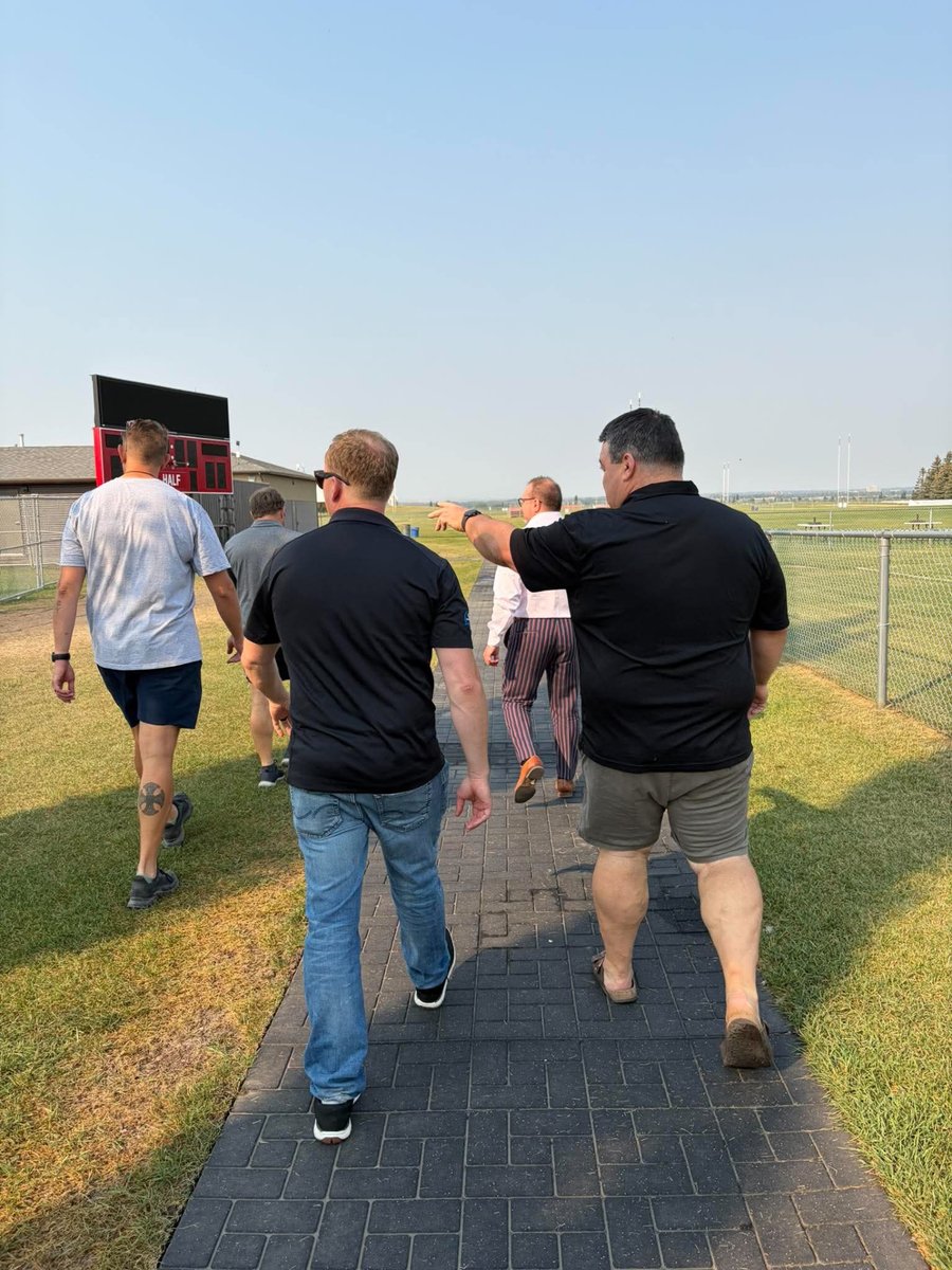 MikeJamiesonYYC's tweet photo. Great visit to Calgary Rugby Park in Ward 12.
Five full pitches and the largest rugby facility in Western Canada, and it runs completely self-sustaining while providing recreation space for Calgarians across the city.
#Ward12 #yyc #Calgary #community #recreation #activeliving https://t.co/7HfhEQXs4K