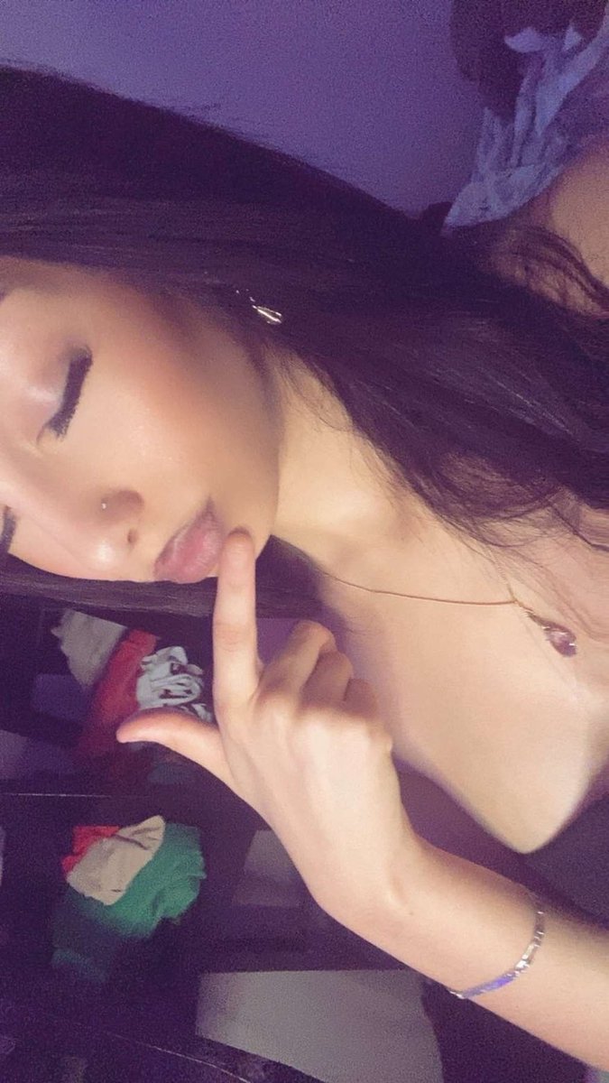 sarahdomzq1u's tweet photo. Lara,  la soeur d'un abonné régaler vous et dites ce que vous en pensez il veut regarder les com #irl #leak https://t.co/wXaZtCIBtm
