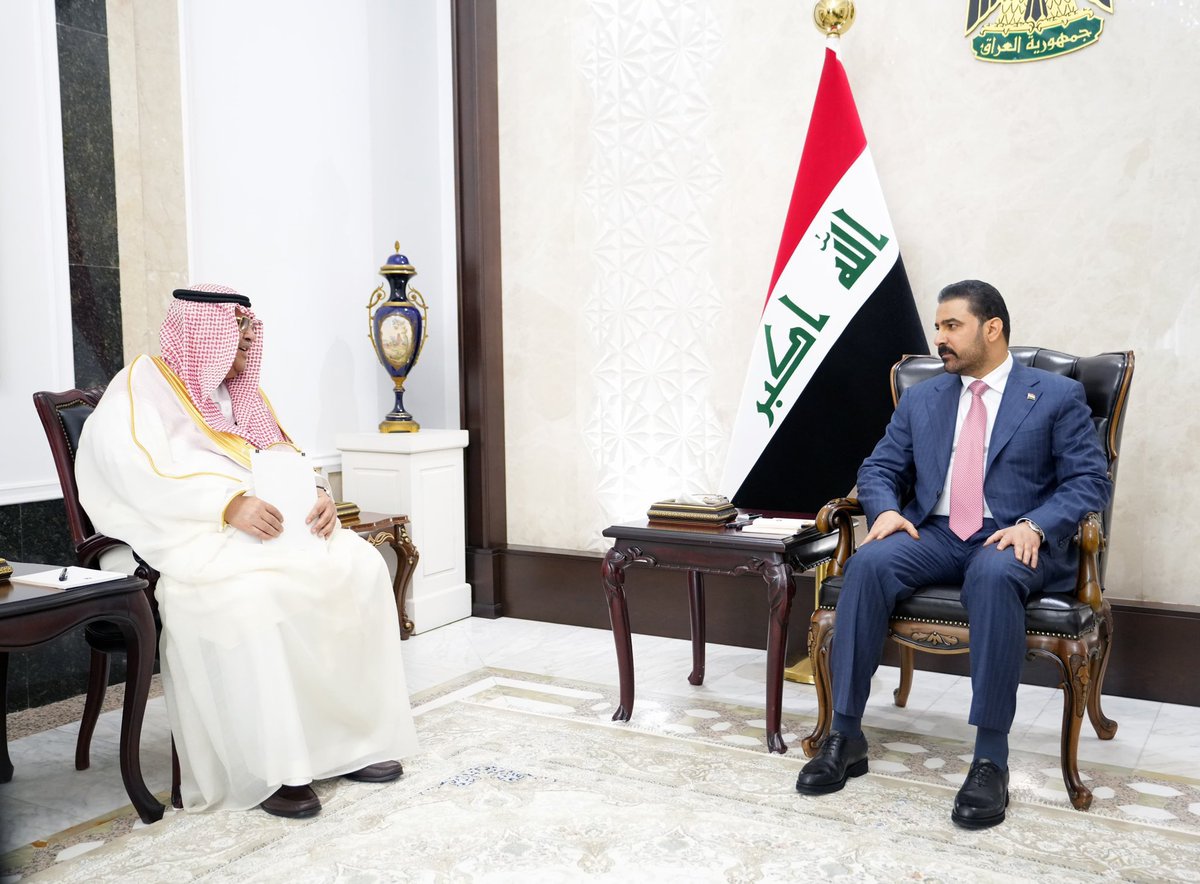 alrougui's tweet photo. عاجل ومهم :

رئيس الاستخبارات العامة السعودية في بغداد ويلتقي برئيس الوزراء العراقي 

- معالي خالد الحميدان  نقل رسالة من قيادة المملكة إلى جانب بحث سبل تعزيز التنسيق والتعاون المشترك بشأن التطورات الأمنية في المنطقة.

وأكد رئيس مجلس الوزراء العراقي حرص الحكومة العراقية على ترسيخ علاقات التعاون مع المملكة، بما يخدم المصالح المشتركة للبلدين والشعبين الشقيقين، ويسهم في دعم الأمن والاستقرار الإقليمي.