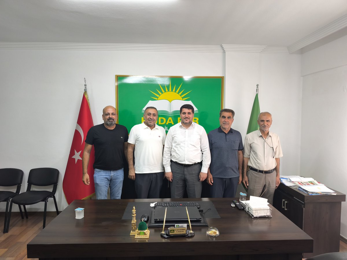 MSerifDurmaz's tweet photo. Antalya Batmanlılar Eğitim ve Yardımlaşma Derneği Başkanı Necat Pekince ve yönetim kurulu üyelerini İl Başkanlığımızda misafir ettik.

Görüşmemizde memleket meseleleri, vatandaşlarımızın beklentileri ve çözüm önerileri üzerine fikir alışverişinde bulunduk.
🔗https://t.co/tq3gNuCZ3x