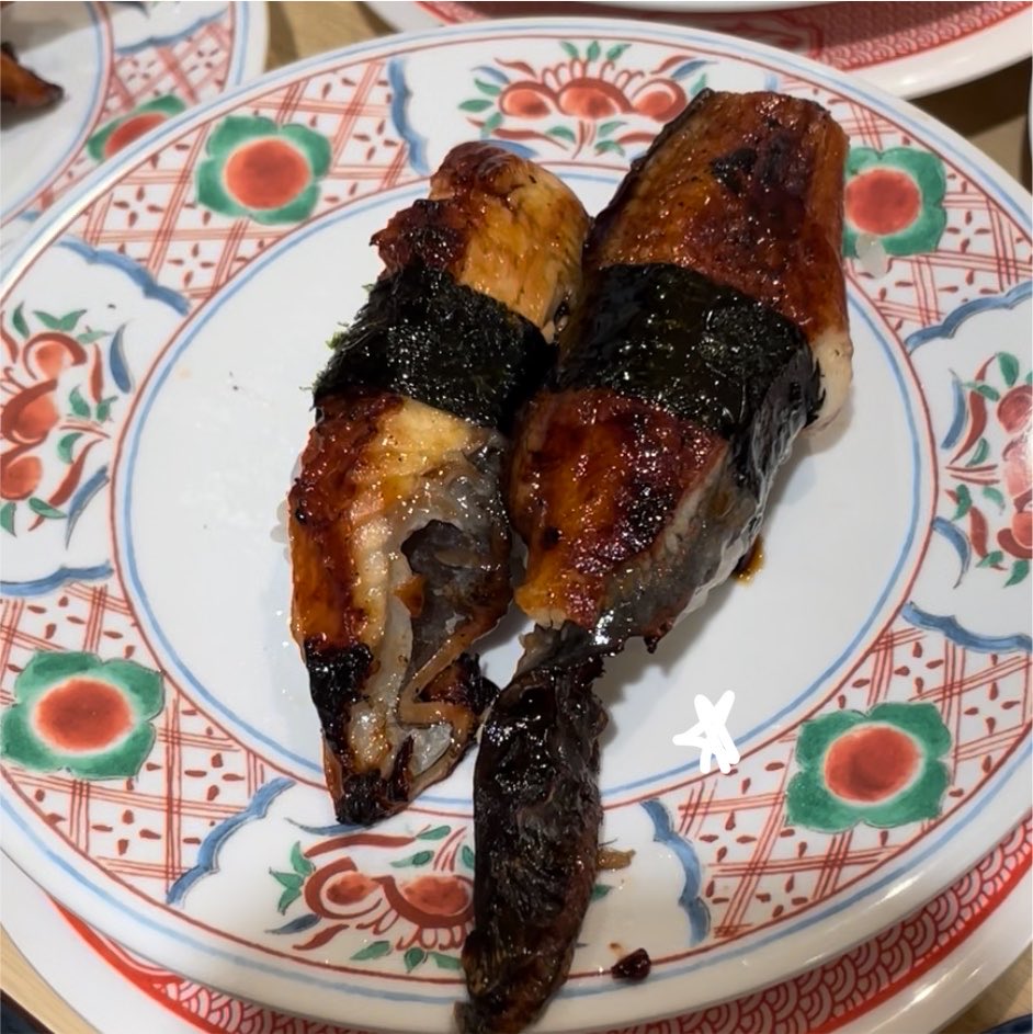anne_nosorus's tweet photo. อยากไปญี่ปุ่นอีกอ่ะชอบกินข้าวญี่ปุ่นมากกกก(ชอบข้าวหนึบๆ) ชอบราเมง ชอบแซลมอน ชอบปลาไหล ฟินนนน🤤 https://t.co/t4kZNv1pCx