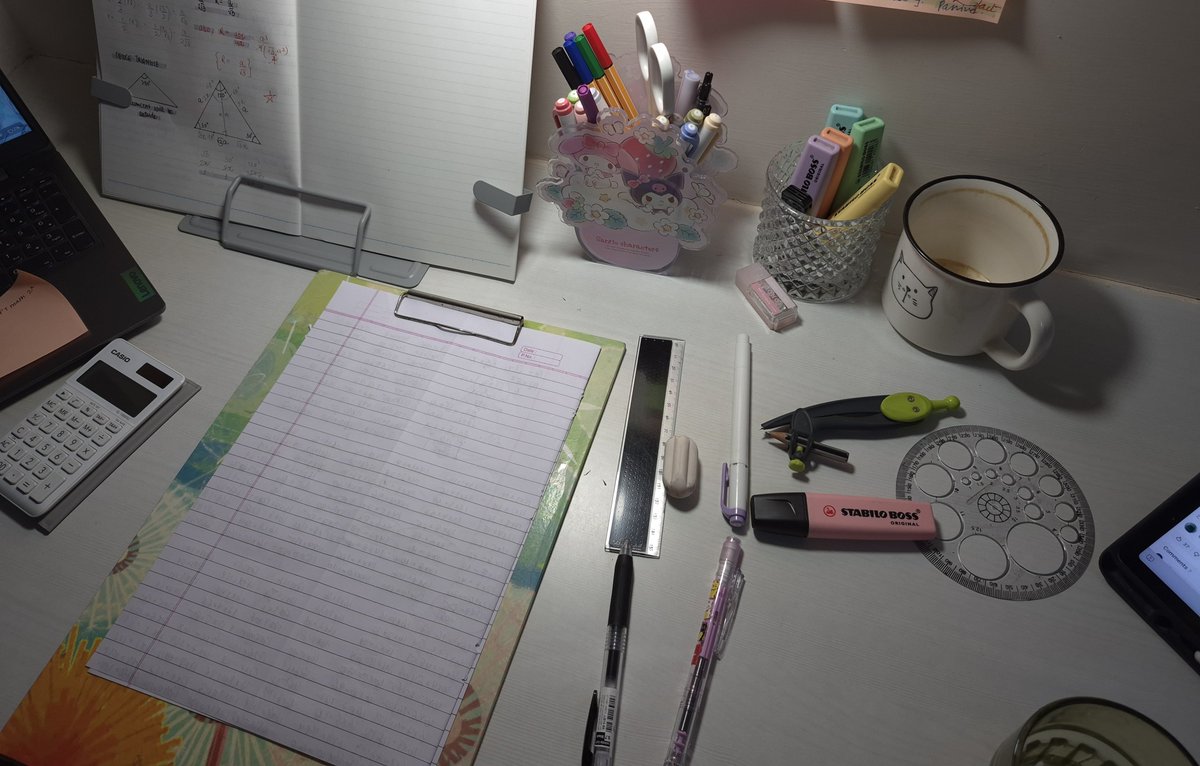 xaistudies's tweet photo. Im alive 🧘‍♀️ #studytwt https://t.co/W7XIk0Eans