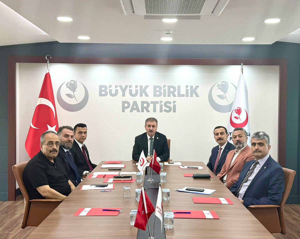 bbphabermerkezi's tweet photo. Genel Başkanımız Sayın @Mustafa_Destici Bey’in katılımıyla Partimizin Hukuk Politikaları Kurulu Toplantısı, Parti Genel Merkezimizde gerçekleştirildi.
#MustafaDestici
#BüyükBirlikPartisi https://t.co/dvFb5iboho