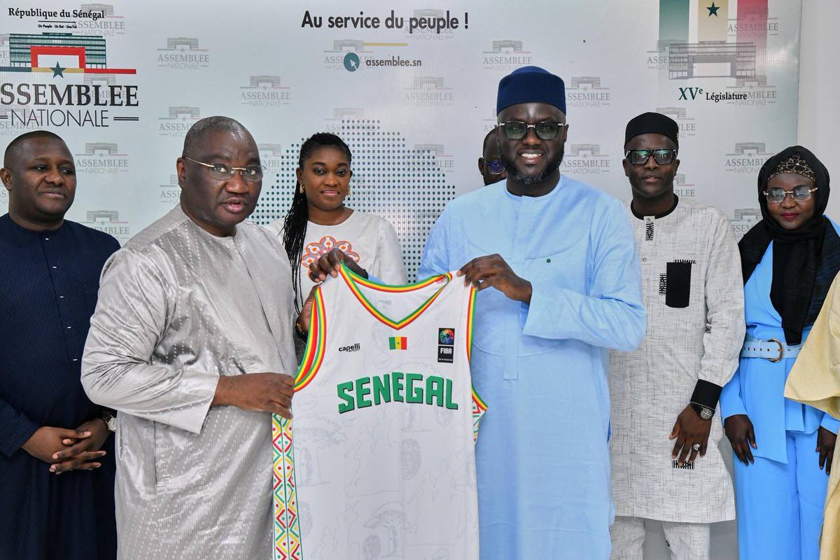 assembleesn's tweet photo. Le Président El Malick Ndiaye a procédé, ce vendredi 7 août 2026, à la remise officielle du trophée de la finale Dames de la Coupe du Sénégal de Basket-ball à la Fédération sénégalaise de Basket-ball, au nom du Président de l’Assemblée nationale, Monsieur Ousmane Sonko.

À travers cette remise, l’Assemblée nationale réaffirme son soutien au mouvement sportif national et son engagement en faveur de la promotion du sport, notamment du basket-ball, une discipline qui a valu au Sénégal de nombreux trophées sur la scène continentale et qui constitue un important levier d’épanouissement, de cohésion sociale et d’encadrement de la jeunesse.

En remettant officiellement le trophée à la Fédération sénégalaise de Basket-ball, Monsieur El Malick Ndiaye a ainsi traduit la volonté de l’Assemblée nationale d’accompagner les acteurs du sport sénégalais, de soutenir les initiatives en faveur de la jeunesse et de contribuer à la valorisation des talents et des performances de nos athlètes.

#sport #ansen #basket