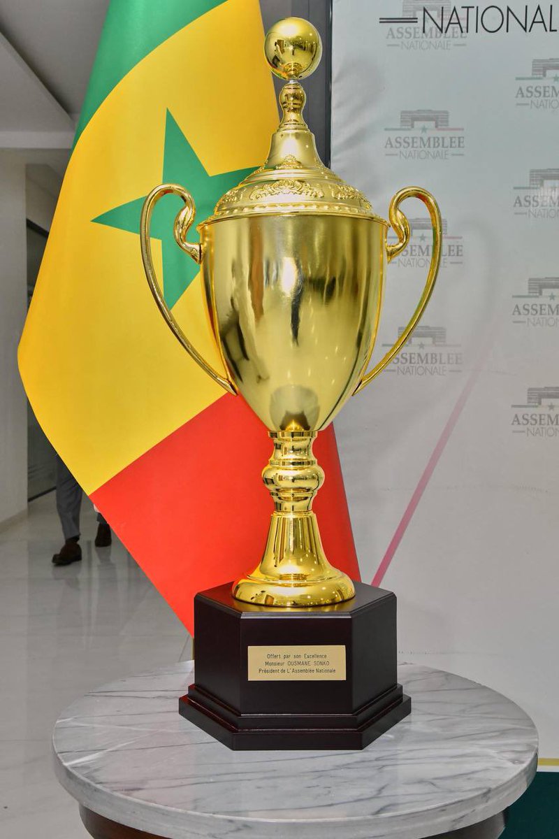 assembleesn's tweet photo. Le Président El Malick Ndiaye a procédé, ce vendredi 7 août 2026, à la remise officielle du trophée de la finale Dames de la Coupe du Sénégal de Basket-ball à la Fédération sénégalaise de Basket-ball, au nom du Président de l’Assemblée nationale, Monsieur Ousmane Sonko.

À travers cette remise, l’Assemblée nationale réaffirme son soutien au mouvement sportif national et son engagement en faveur de la promotion du sport, notamment du basket-ball, une discipline qui a valu au Sénégal de nombreux trophées sur la scène continentale et qui constitue un important levier d’épanouissement, de cohésion sociale et d’encadrement de la jeunesse.

En remettant officiellement le trophée à la Fédération sénégalaise de Basket-ball, Monsieur El Malick Ndiaye a ainsi traduit la volonté de l’Assemblée nationale d’accompagner les acteurs du sport sénégalais, de soutenir les initiatives en faveur de la jeunesse et de contribuer à la valorisation des talents et des performances de nos athlètes.

#sport #ansen #basket