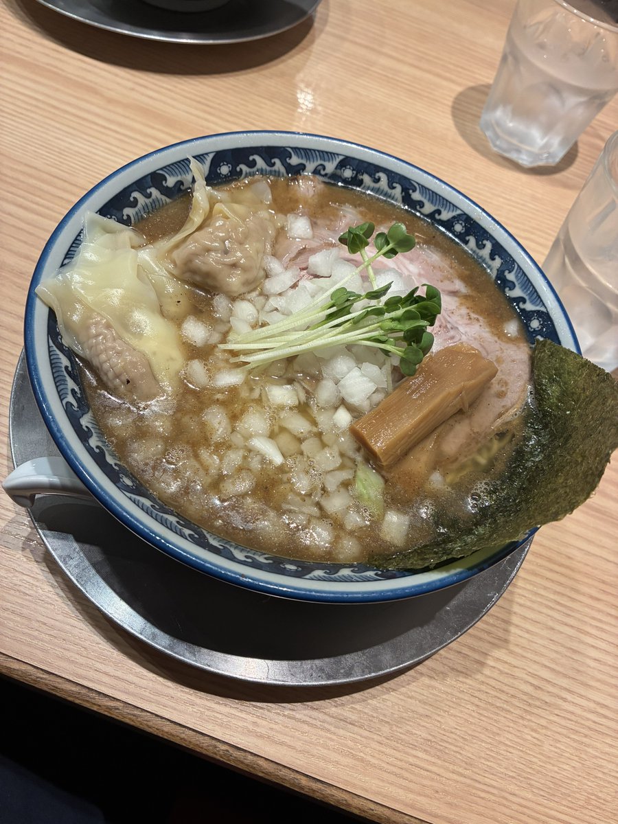 dehil11's tweet photo. お酒たらふく飲んで
〆のラーメン最高だった🍜 https://t.co/OFaqqY5Q2N