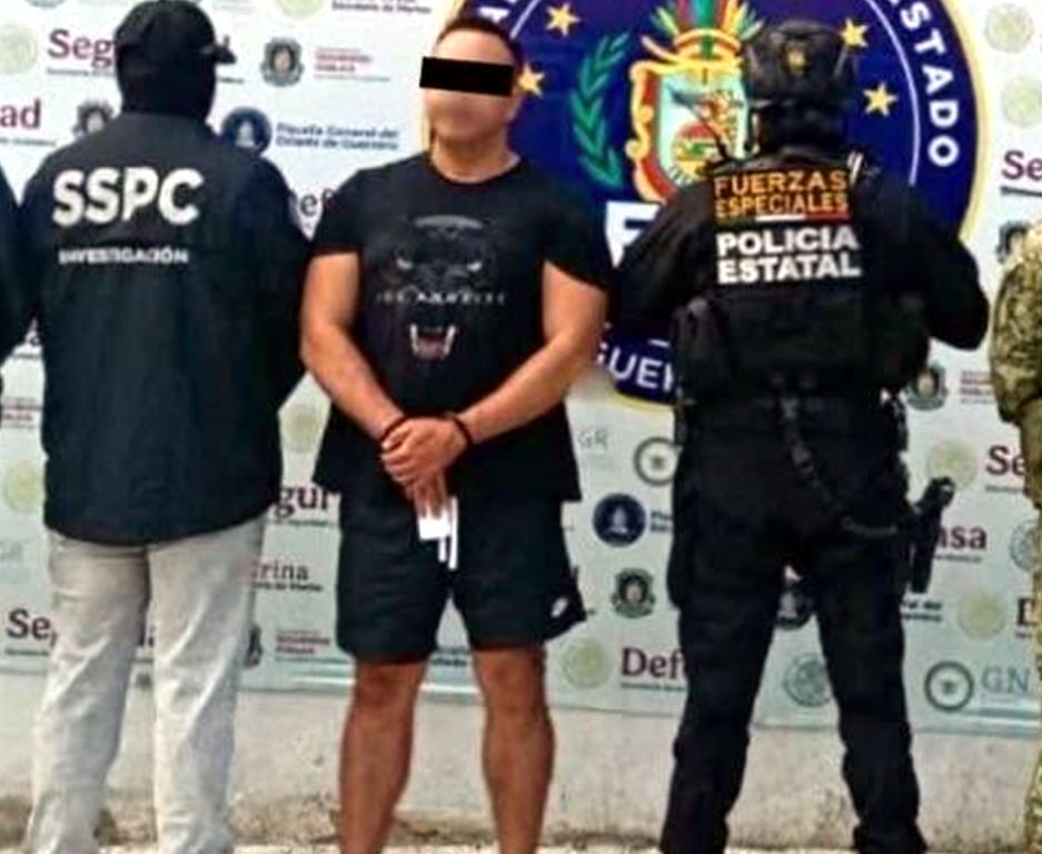 Eco1_LVM's tweet photo. 🚨🚨🚨Si se Pudo

A pesar de que se escondió debajo de las piedras y andaba a salto de mata, después de golpear bestialmente a Paula Fajardo, y que después continuaba amenazándola, fue detenido su ex: Francisco "N".

La lacra fue detenida en Acapulco, y se le acusa de intento de feminicidio

Paula Fajardo agradeció a quienes han estado pendientes de su caso: "Dios siempre tiene respuesta y acomoda poco a poco cada plegaria".