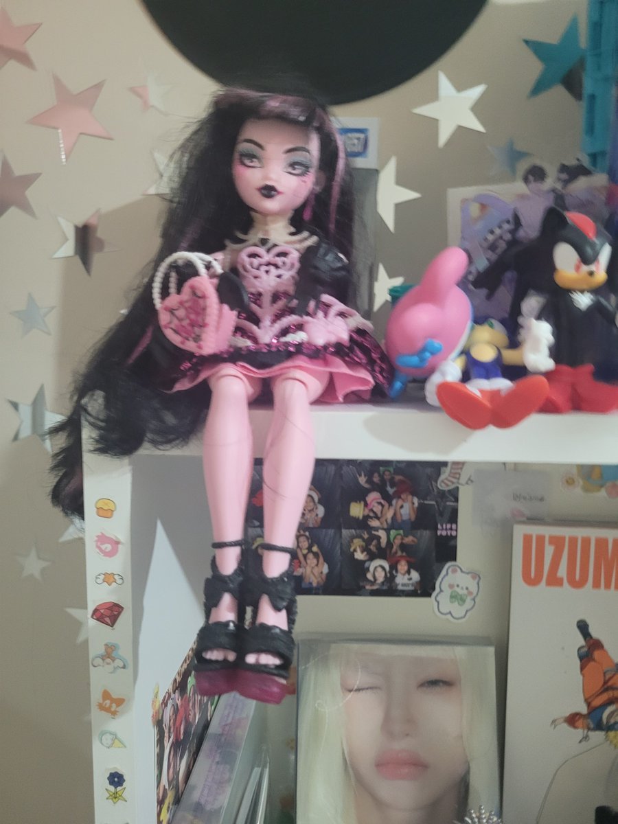 yuki4se's tweet photo. — monster high satış 

-Sadece cantasi kutusu dogum gunu karti ve polasi var
- saclarini actim 😞
-cok eksik oldugu icin + saclarini actigim icin 850 diye dusundum fazla ise uyarabilirsiniz 2 kya almistim guncel fiyatini bilmiyorum 

@fandomgoodsatis https://t.co/za0QMpNUvP