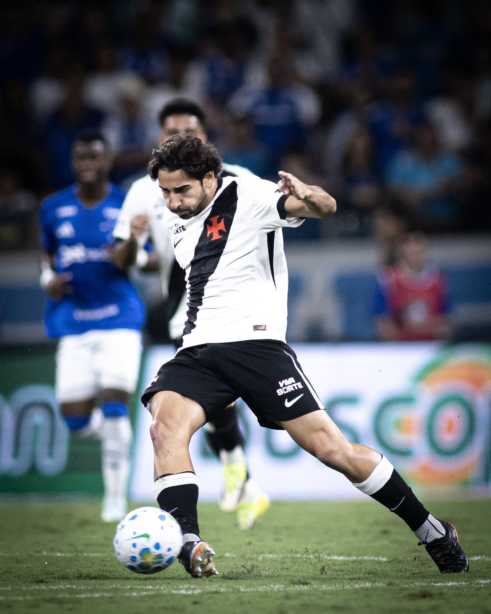newscolina's tweet photo. O Vasco liberou JP para o Casa Pia sem custos.

O cruzmaltino terá uma opção de recompra fixada em em 1,3 milhão de euros.

📰 @venecasagrande 
📷 Matheus Lima | Vasco https://t.co/pHpAOEsM6w