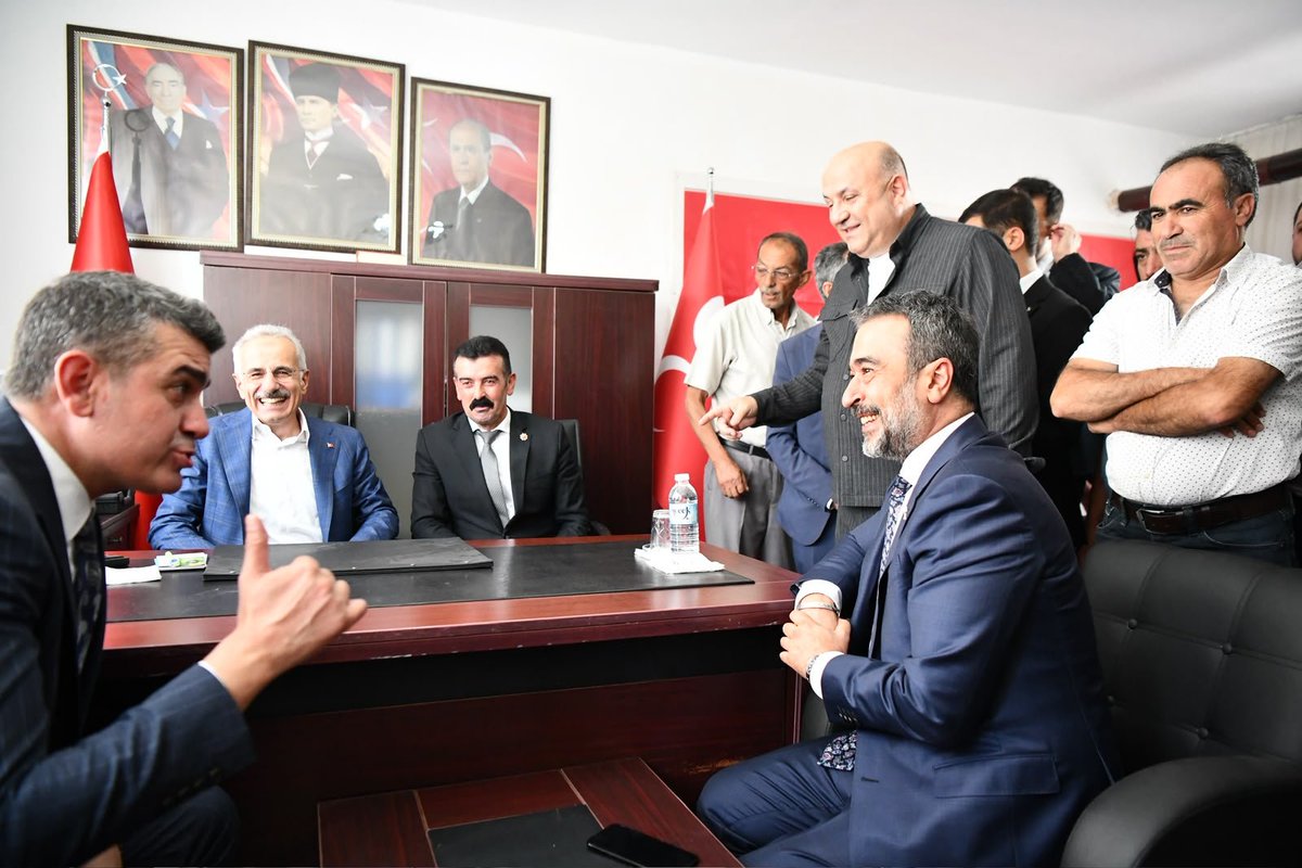 AkpartiAnkara's tweet photo. İl Başkanımız Sn. @hakanhanozcan, Ulaştırma ve Altyapı Bakanımız Sn. @a_uraloglu ile birlikte, Milliyetçi Hareket Partisi Haymana İlçe Başkanlığı'nı ziyaret ettiler. https://t.co/XNYy2zCp81