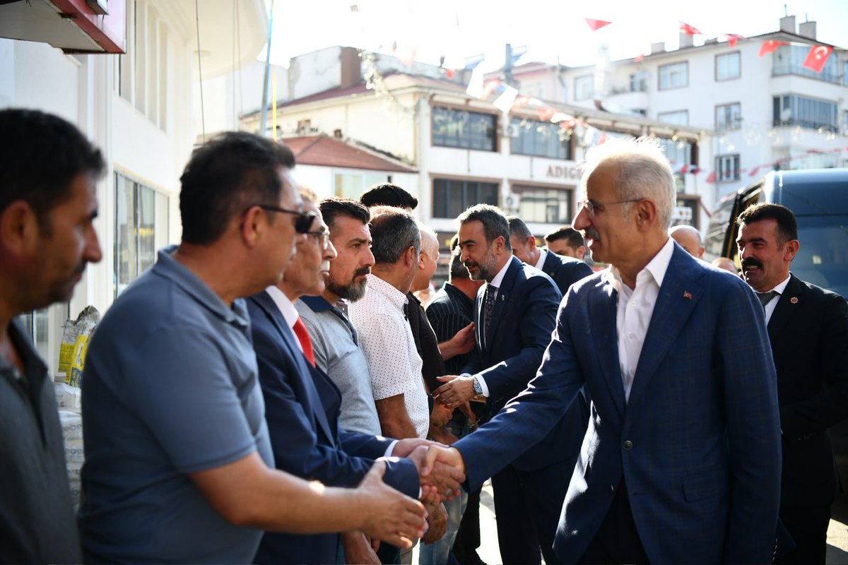 AkpartiAnkara's tweet photo. İl Başkanımız Sn. @hakanhanozcan, Ulaştırma ve Altyapı Bakanımız Sn. @a_uraloglu ile birlikte, Milliyetçi Hareket Partisi Haymana İlçe Başkanlığı'nı ziyaret ettiler. https://t.co/XNYy2zCp81