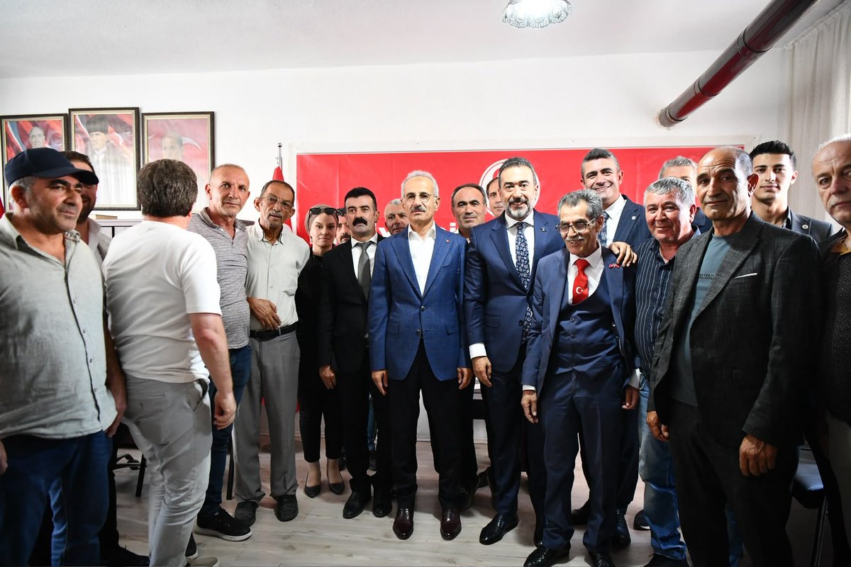 AkpartiAnkara's tweet photo. İl Başkanımız Sn. @hakanhanozcan, Ulaştırma ve Altyapı Bakanımız Sn. @a_uraloglu ile birlikte, Milliyetçi Hareket Partisi Haymana İlçe Başkanlığı'nı ziyaret ettiler. https://t.co/XNYy2zCp81