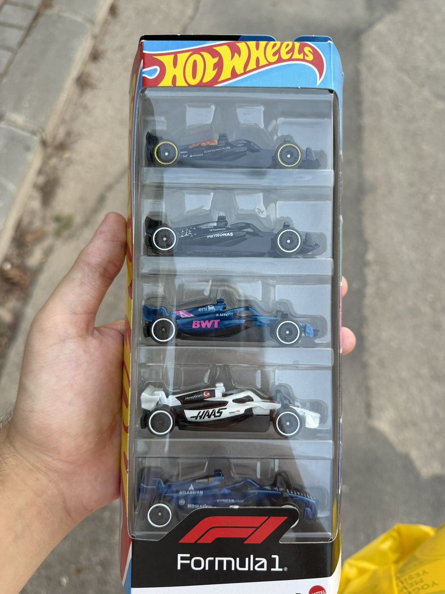 pooleclerc's tweet photo. ferrarili verecek varsa takaslayak https://t.co/HAMkLwQtdc