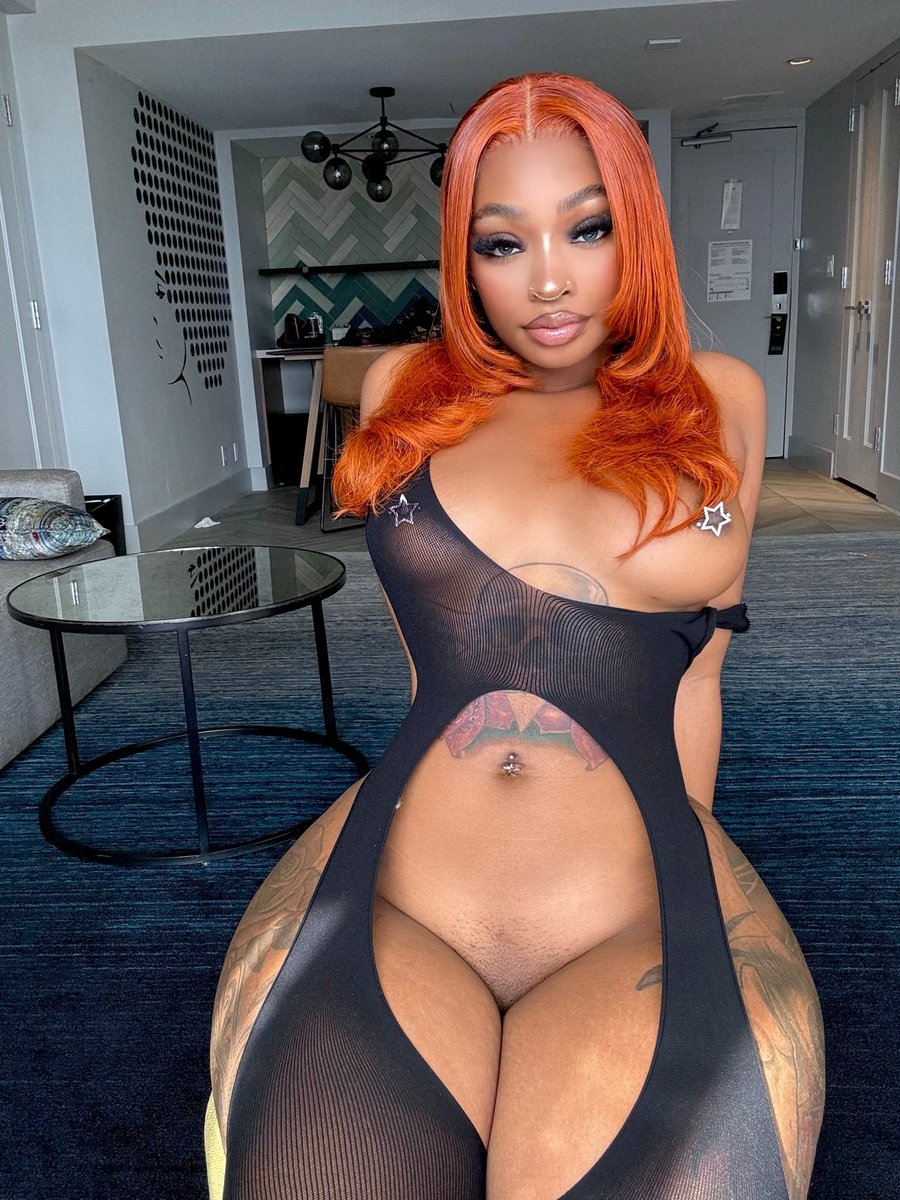 famousryl5e's tweet photo. Who's up for face time also ask for menu also Dropbox link daddy dm now →https://t.co/2A4CllhX3R https://t.co/wU8OxoP869