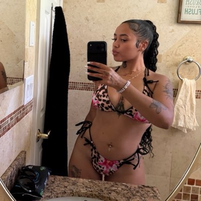 gengoddessss's tweet photo. did you miss mommy? #NewProfilePic https://t.co/kWCAI1te5X