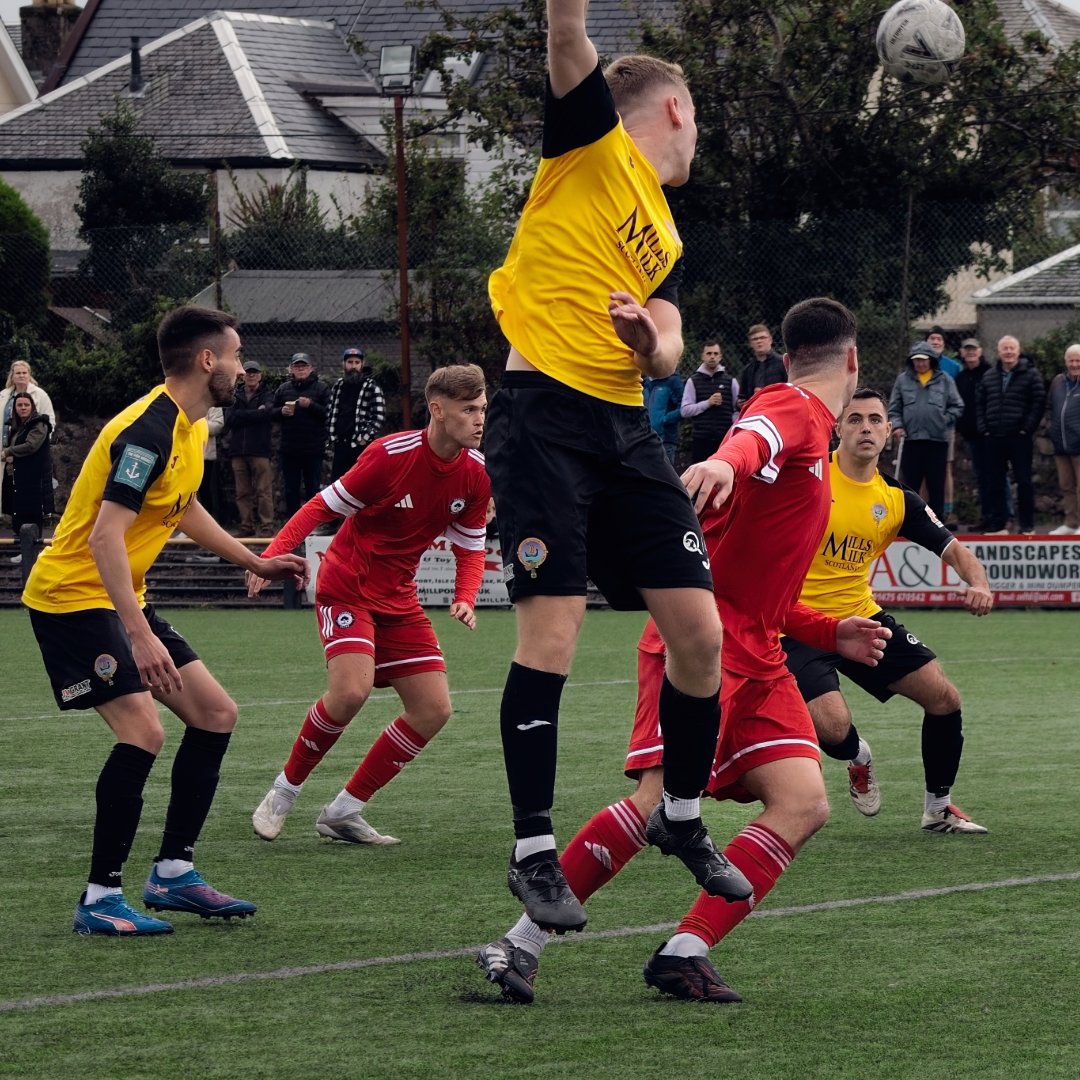 LargsThistleFC's tweet photo. Leaping into Largs Thistle versus Dalbeattie Star. Lowland League West, MD3. Be at Barrfields for 3pm? @dalbeattiestar 🤝 @OfficialSLFL https://t.co/JaGHk6jO90