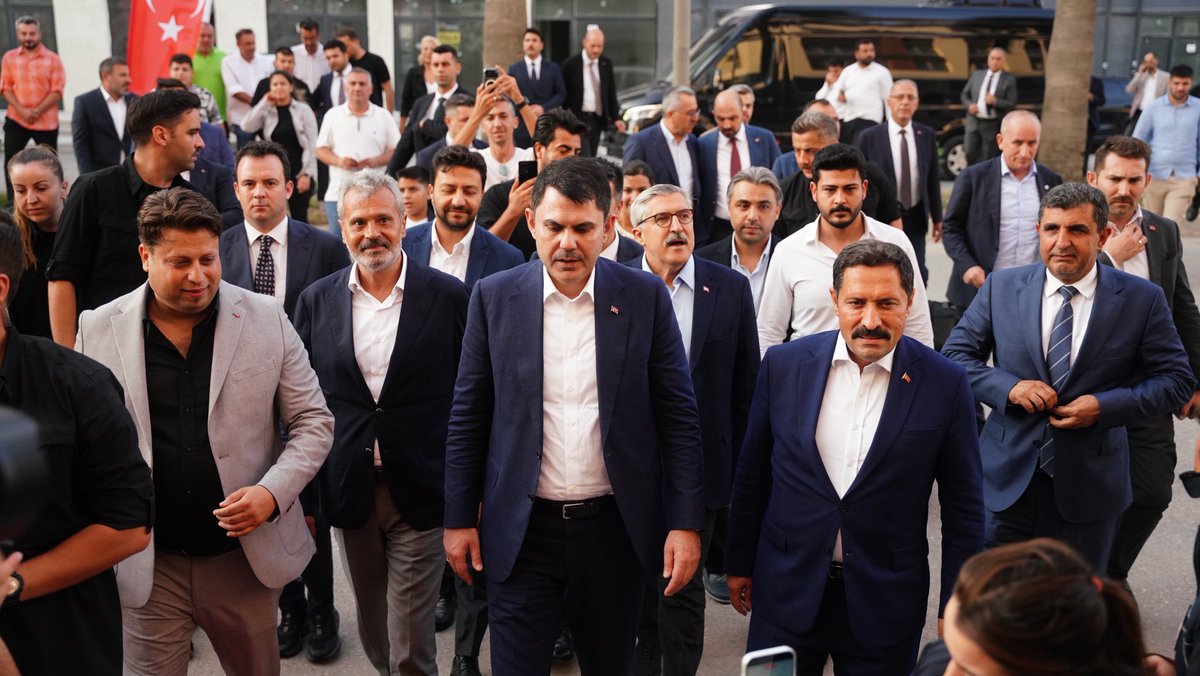 murat_kurum's tweet photo. Dualarla kapısını açtığımız her dükkan, Hatay’ımızın yeniden ayağa kalkışının en güzel ispatı.

📍Antakya 75. Yıl Bulvarı’ndaki incelemelerimizde esnafımızın mutluluğuna ortak olduk. https://t.co/hr6uXXHkor