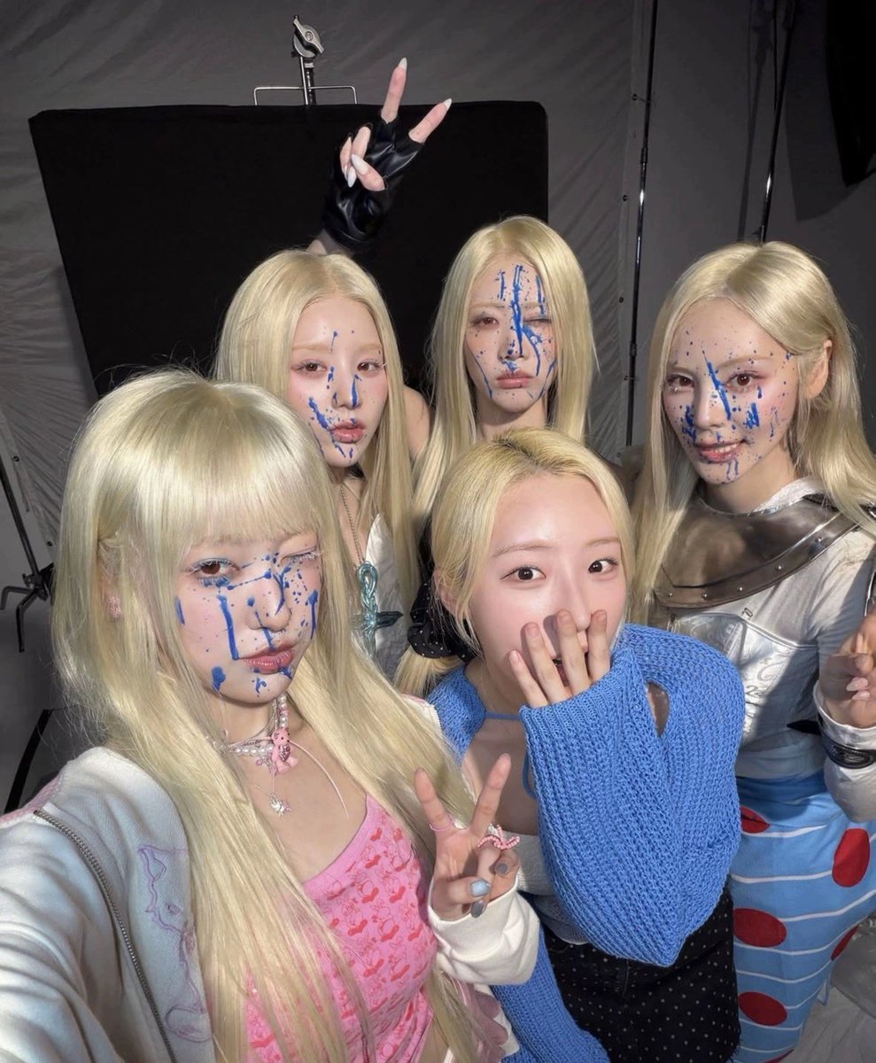 artmsjhs's tweet photo. So happy for my girls! 아르 아르 아르팅!!!! 🩵💙 https://t.co/zronQD1KLQ