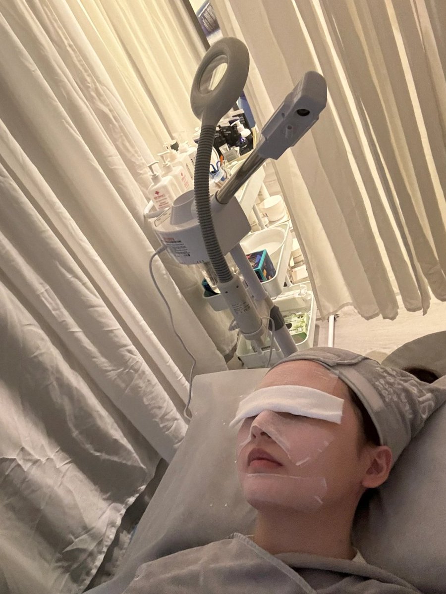 SilkMistChen's tweet photo. Had a chill day! Haven’t done skincare for ages, so I booked Nata spa recommended by a friend. The staff was so professional and gentle that I almost fell asleep! 😂 https://t.co/RztFj5jVB4