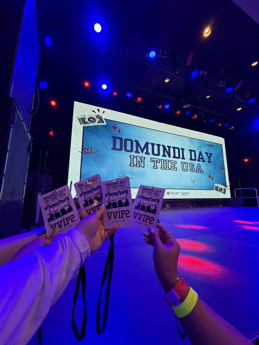 ttpswish's tweet photo. BARRICADEEEE

#DMDinUSAxTMKTTP https://t.co/CbJICvKMRW