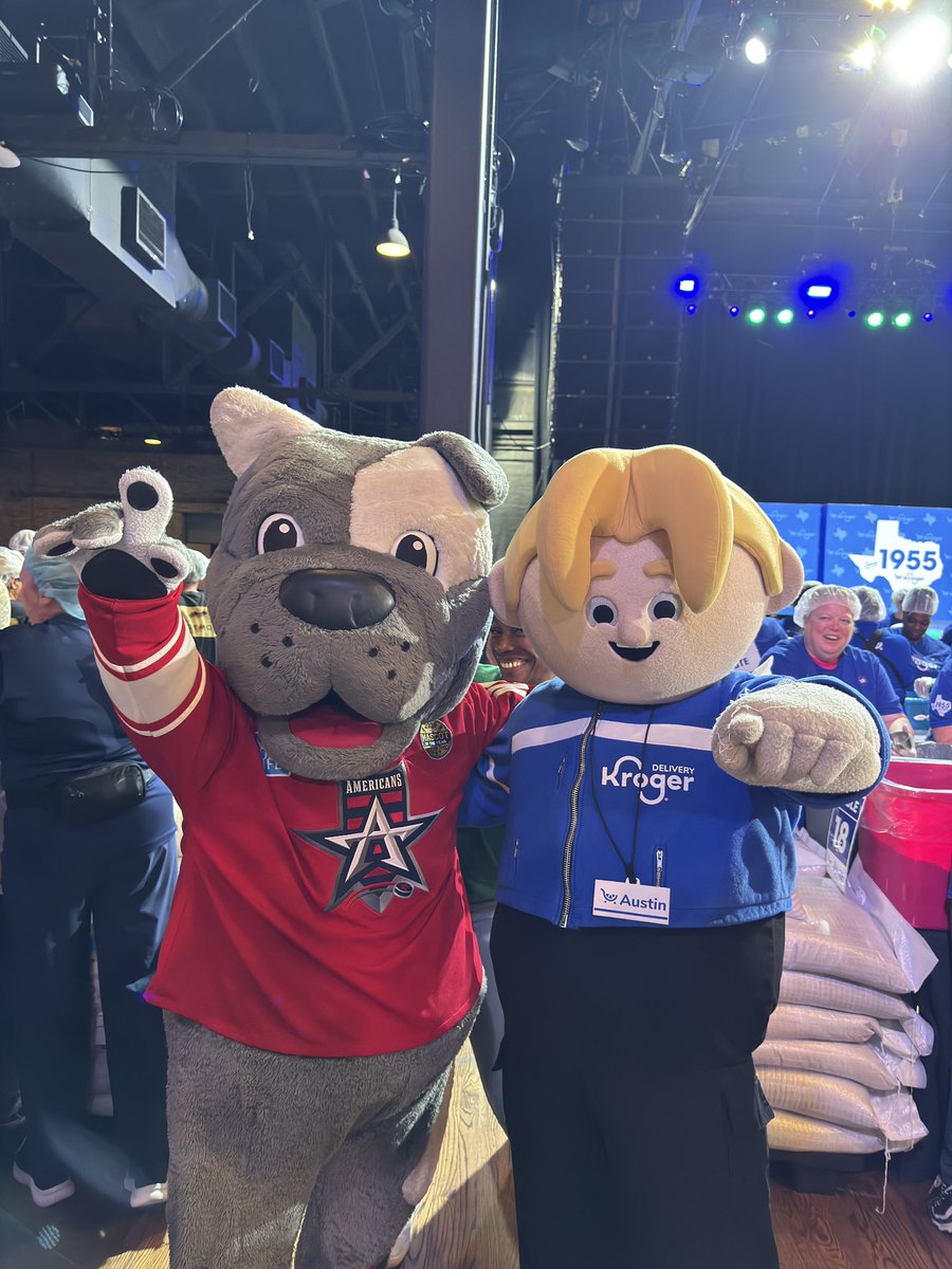 bestechlmascot's tweet photo. Nothing makes me smile more than giving back to our community. Proud to be helping at the Kroger Million Meal Pack today! #GivingBack #CommunityFirst #feedingthehungry #makinganimpact https://t.co/FaJ2UlNCkW