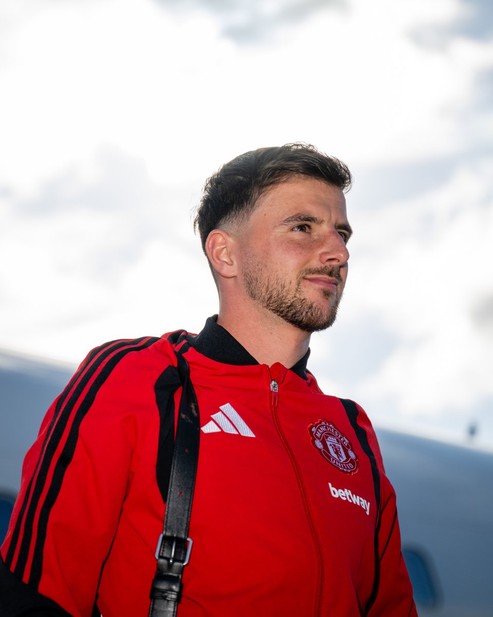 ManUtd's tweet photo. Stepping out in sunny Sweden ☀️🇸🇪