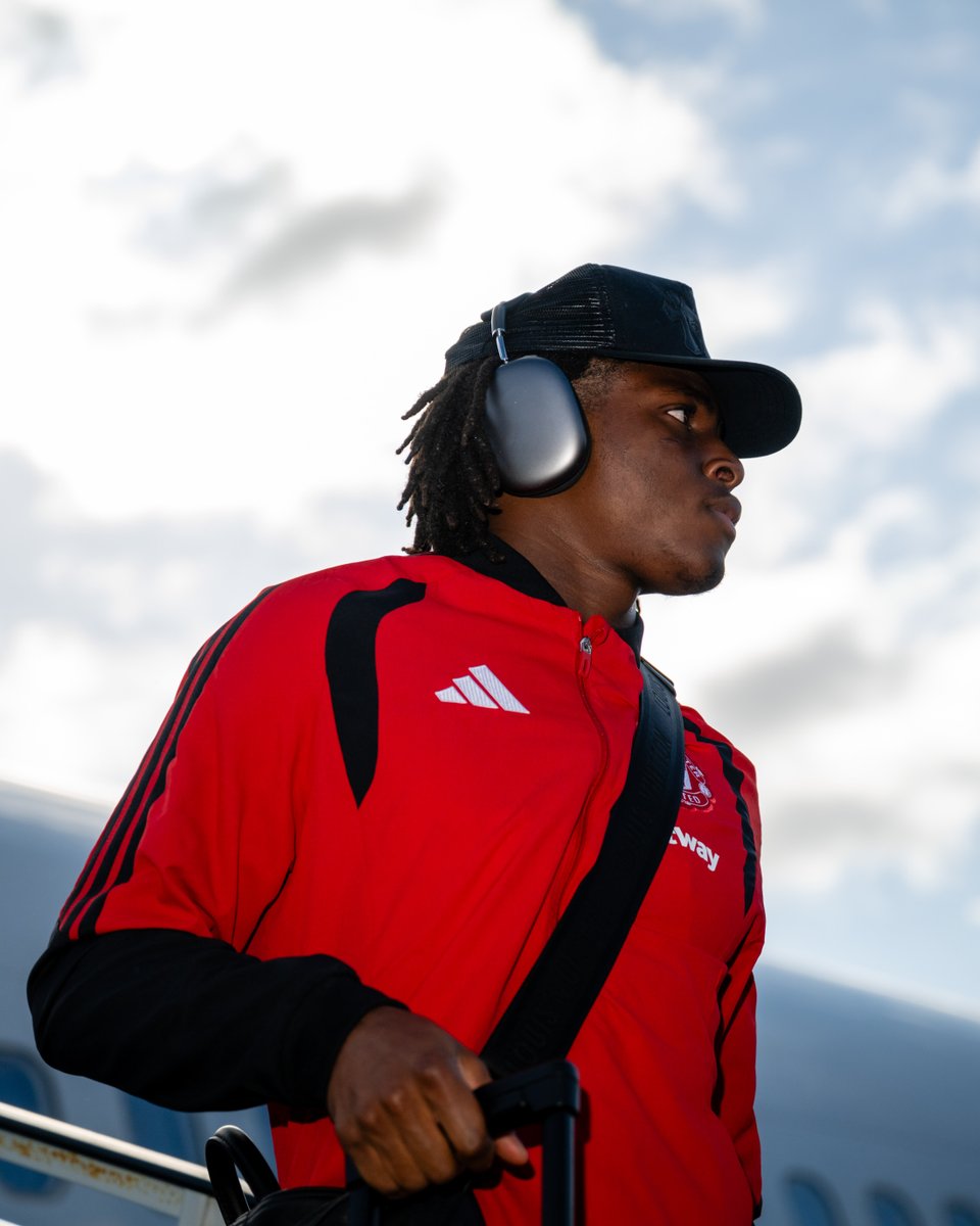 ManUtd's tweet photo. Stepping out in sunny Sweden ☀️🇸🇪