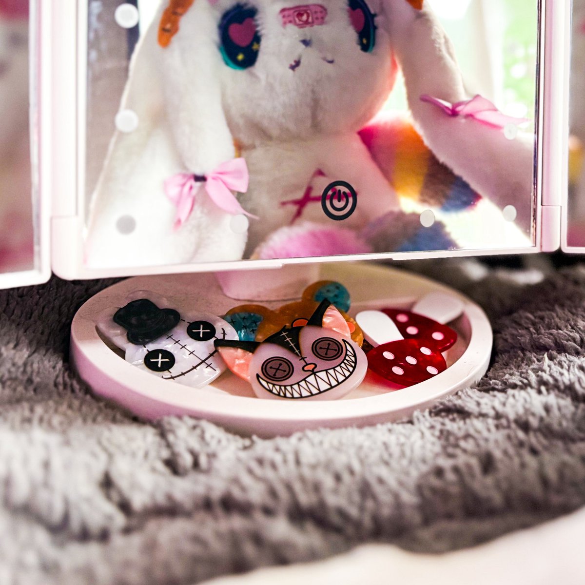 Daisys_Plushies's tweet photo. Harajuku Alice loving her hair clips @PlushieDreadful @americanmcgee https://t.co/zwYSGHWfBd